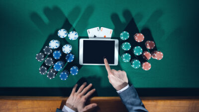 advantages of online poker